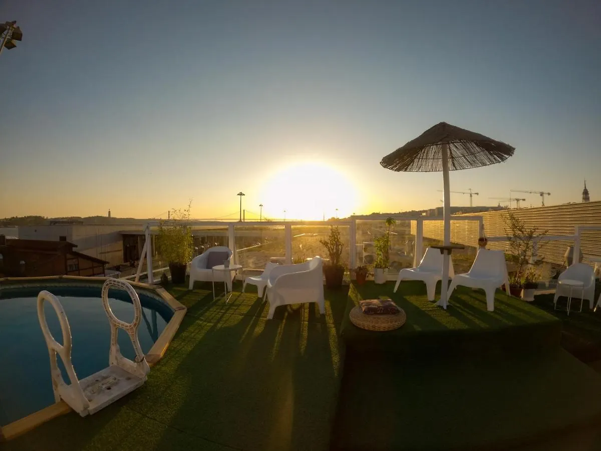 Sunset Destination Hostel Lisbona Portogallo