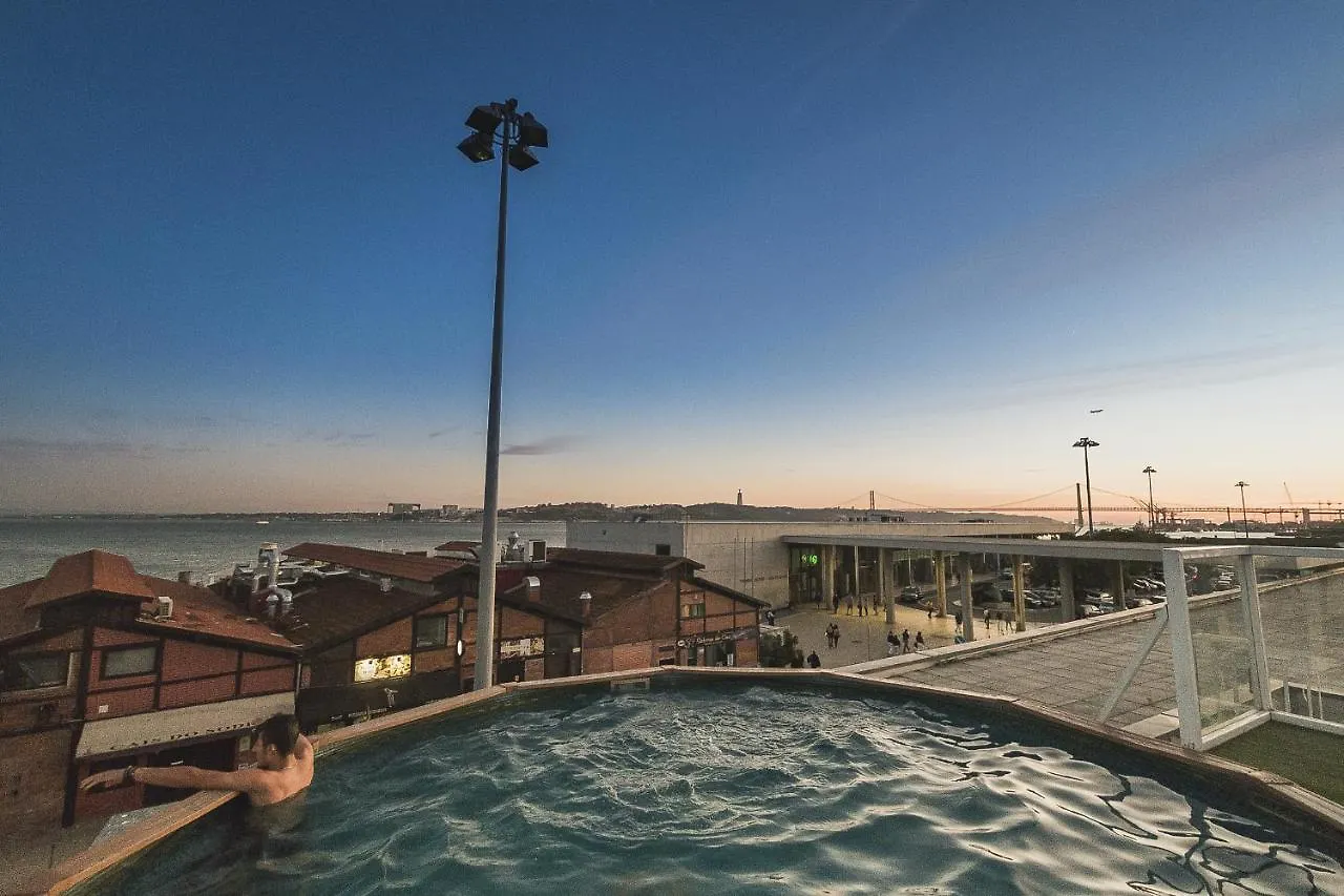 Sunset Destination Hostel Lisbon